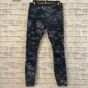 Women’s The North Face blue geometric camouflage leggings Medium